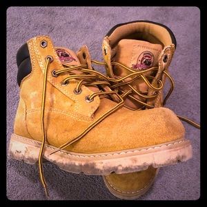 Men’s work boots in used condition wheat size 8.5